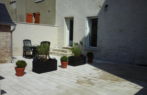 Blois Apartment | Cottage with terrace and parking.
