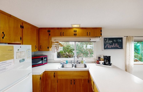 Roads End House | Cottage with wraparound deck & ocean views - close to beach & town, dog-friendly