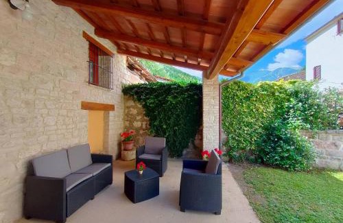 Frontone House | Cottege in Pietra sul Fiume