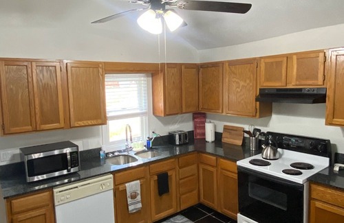 Starkville House | Cotton District | Historic | King Bed