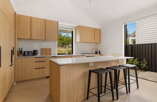 Arrowtown House | Cottonwood Villa | Outdoor spa pool, fireplace, and BBQ