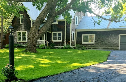 Ottawa Division Cottage | Country Cottage Retreat located on the Rideau River-swim, relax and explore.