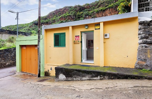 Santa Cruz de la Palma Villa | Country House 'Finca Candelario SC de La Palma' with Mountain View and Private Terrace
