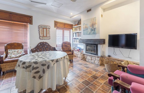 Villarrubia de Santiago House | Country House 'El Sueño De Lucrecia' with Private Garden, Wi-Fi and Air Conditioning