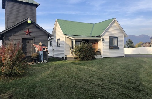 Kalispell Cottage | Country Farmhouse & Cottage