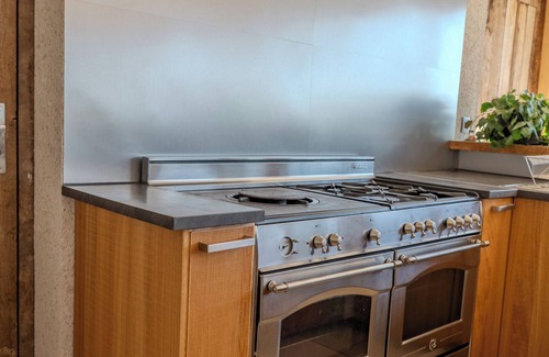 Gressey House | Country gite, ideal for families, 1h from Paris, sleeps 13