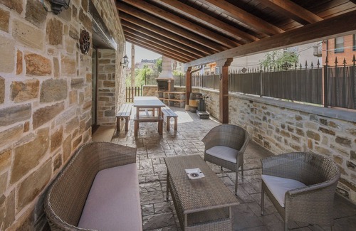 San Leonardo de Yague House | Country House 'La Puerta Del Río Lobos I' with Private Pool, Shared Terrace and Wi-Fi