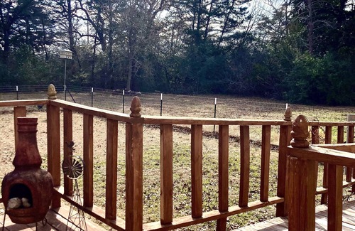 Caldwell House | Country Haven! Twenty Five minutes from Kyle Field Bryan College Station.