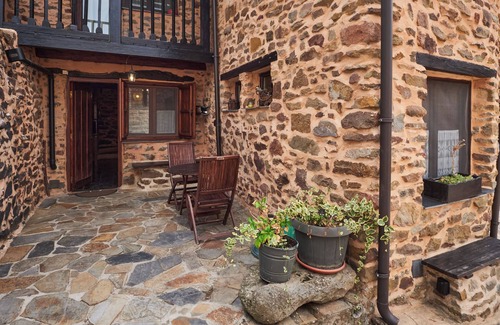 Bembibre House | Country Home 'El Sardón 3' with Mountain View, Wi-Fi and Air Conditioning