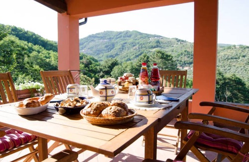 Saturnana Villa | Country home near town, close to services and places of interest!