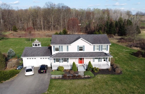 Town of Clermont House | Country Home w/4bdrms (king) & sizable pool in Hudson Valley