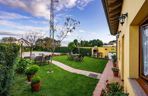 Susacasa House | Country House 'Apartamento Amarillo' with Shared Garden