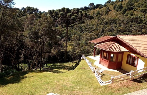Campos do Jordao Cottage | Country House with Mountain Views. Capivari 15 minutes. Pets Welcome!