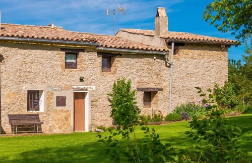 Capolat House | Country House 'Can Caubet I' with Mountain View, Shared Pool and Wi-Fi