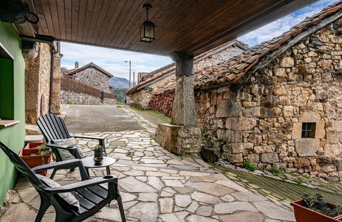 Fresnedo House | Country House 'La Congosta Mágica Aldea De Montaña' with Mountain View, Shared Terrace and Wi-Fi
