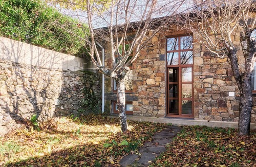 Anta de Rioconejos House | Country House 'La Casa De Anta' with Mountain View, Private Garden and Wi-Fi