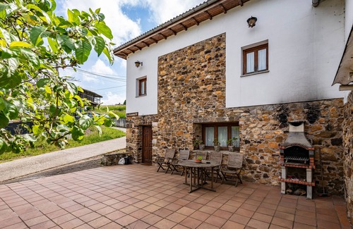 Luerces House | Country House 'La Casona 2' with Mountain View, Private Terrace and Wi-Fi