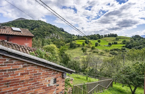 Llenin House | Country House 'La Casita De Heidi' with Mountain View, Private Terrace and Wi-Fi