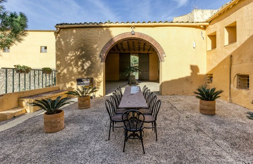 Garriguella Villa | Country House 'Mas Hortus' with Sea View, Private Pool and Wi-Fi