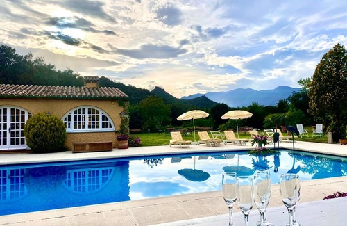 Darnius Apartment | Country House "Masia Mimosa" with Shared Pool, 5 Shared Terraces & Wi-Fi