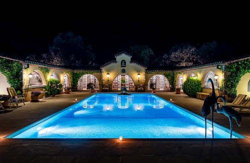 Darnius Villa | Country House 'Mimosa Completa' with Lake View, Wi-Fi and Air Conditioning