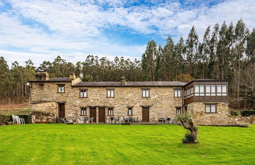 Ortigueira House | Country House 'Morouzos' with Shared Terrace, Shared Garden and Wi-Fi