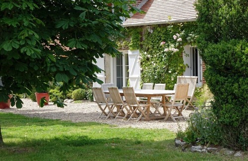 Tour-en-Sologne Cottage | Country house near Chambord, calm, relaxation, meadows, woods.
