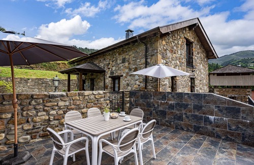 Bustiello de Paredes House | Country House 'Posada De Las Hoces - La Pradera' with Mountain View, Private Terrace and Wi-Fi