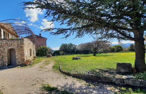 Roussillon Villa | Country house (sleeps 8, 10) in a quiet location, with a superb view of the Luberon.
