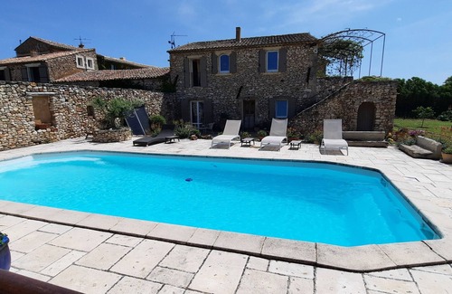 Roussillon Villa | Country house (sleeps 8, 10) in a quiet location, with a superb view of the Luberon.