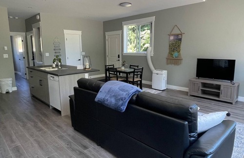 Salmon Arm Apartment | Country Living by the Lake