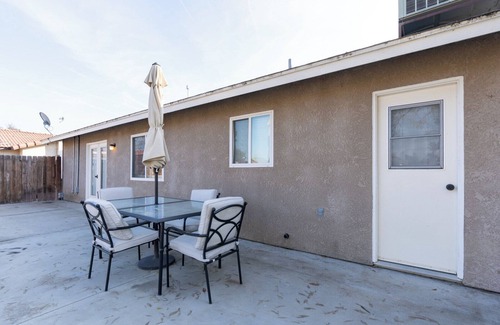 Hanford House | Country Living Retreat | Major cities