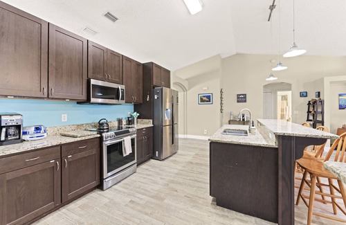 Cocoa House | Country Oasis w/Heated Pool > Cocoa FL