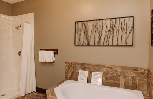 Dundee Cabin | Country Roads Suite: Luxury Suite in Amish Country, Ohio