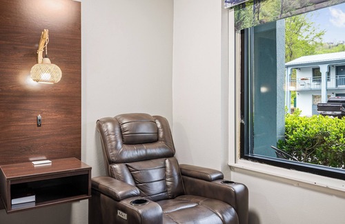 Gatlinburg Hotel | Country Town N Suites