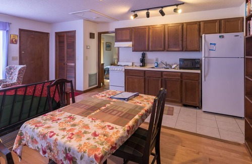 Carrboro Apartment | Countryside and Thai food in Carrboro