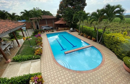 El Cerrito Villa | Countryside Retreat with Private Pool, Jacuzzi & Game Room – Near Cali