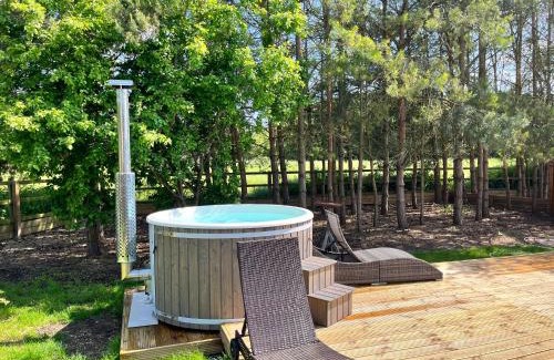 Fowlmere House | Countryside Retreat - Indoor Pool, Sauna, Hot Tub