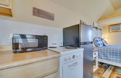 Bates Apartment | Countryside Tiny Home in Cameron ~ 5 Mi to Poteau!
