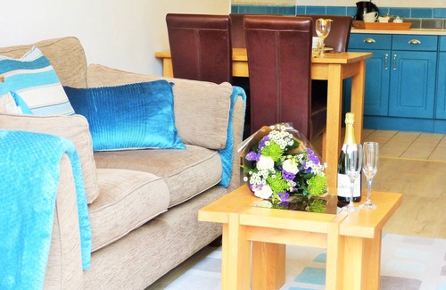 York Apartment | County House Retreat - with free parking and private garden.