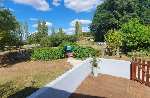 Chaunac Cottage | Countyside gîte for 5 people with heated swimming pool