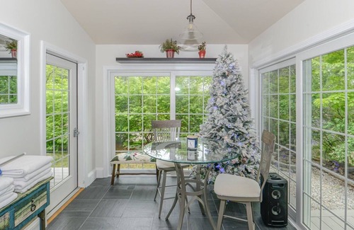 North Conway House | Couples Haven with Brand New 2022 Jacuzzi Spa Hot Tub