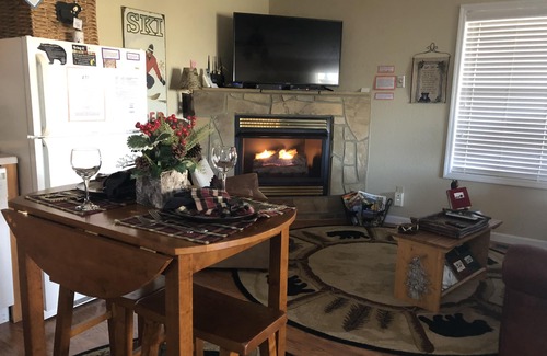 Chalet Village Cabin | Couples’ Mt Paradise; Allergen-Free;Borders GSMNP;Seasonal Views;Owner Operated