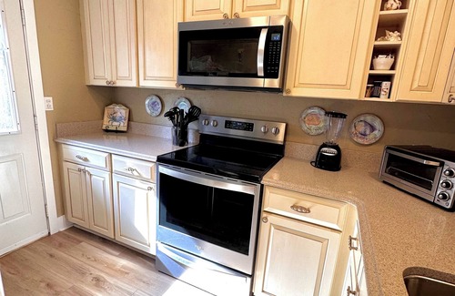 Palmetto Dunes Villa | Couples Retreat, Dog Friendly, Private enclosed courtyard