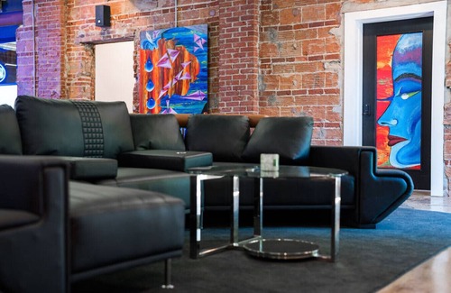 Sparta House | Couples Sanctuary | Cozy Lounge | Fire Pit | Art