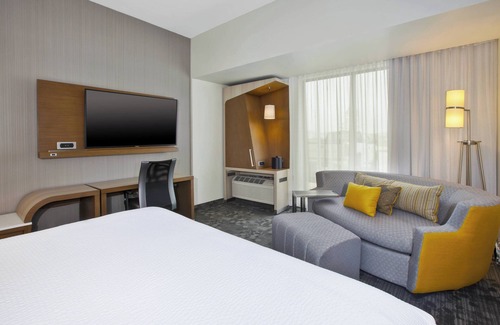 Benton Harbor Hotel | Courtyard by Marriott St. Joseph Benton Harbor