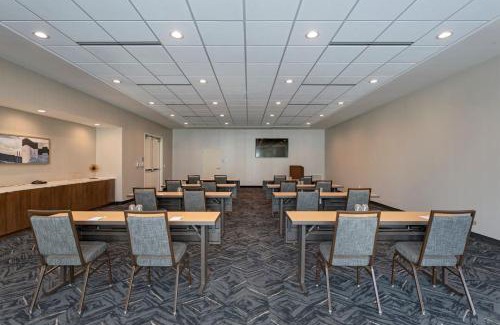 Sugar Land Hotel | Courtyard by Marriott Houston Sugar Land/Lake Pointe