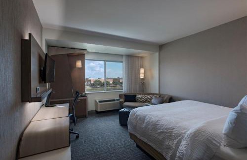Sugar Land Hotel | Courtyard by Marriott Houston Sugar Land/Lake Pointe