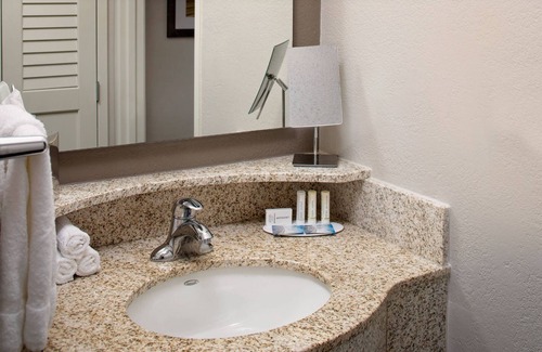 Westchase Hotel | Courtyard by Marriott Houston Westchase