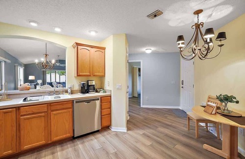 Mallory Square House | Courtyard Villa in MallorySquare